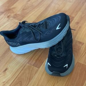 Men’s size 11.5 HOKA Arahi 6 Running Shoes